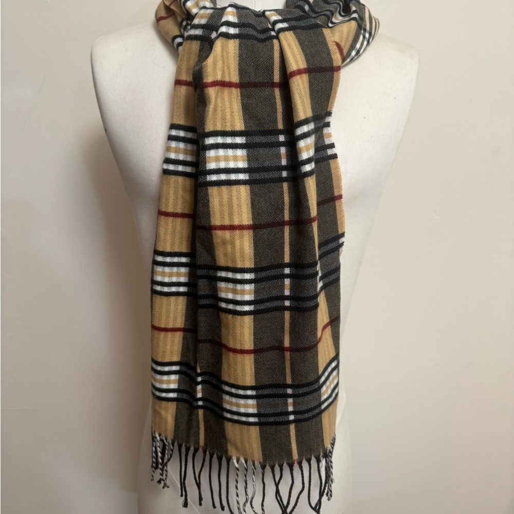 Elegant Checkered Scarf - Black, White, Tan